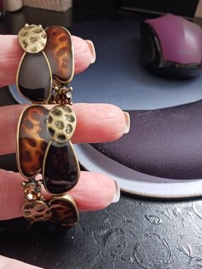 Vintage 1981 Tortoiseshell Enamel Gold Colored Bracelet - Unbranded